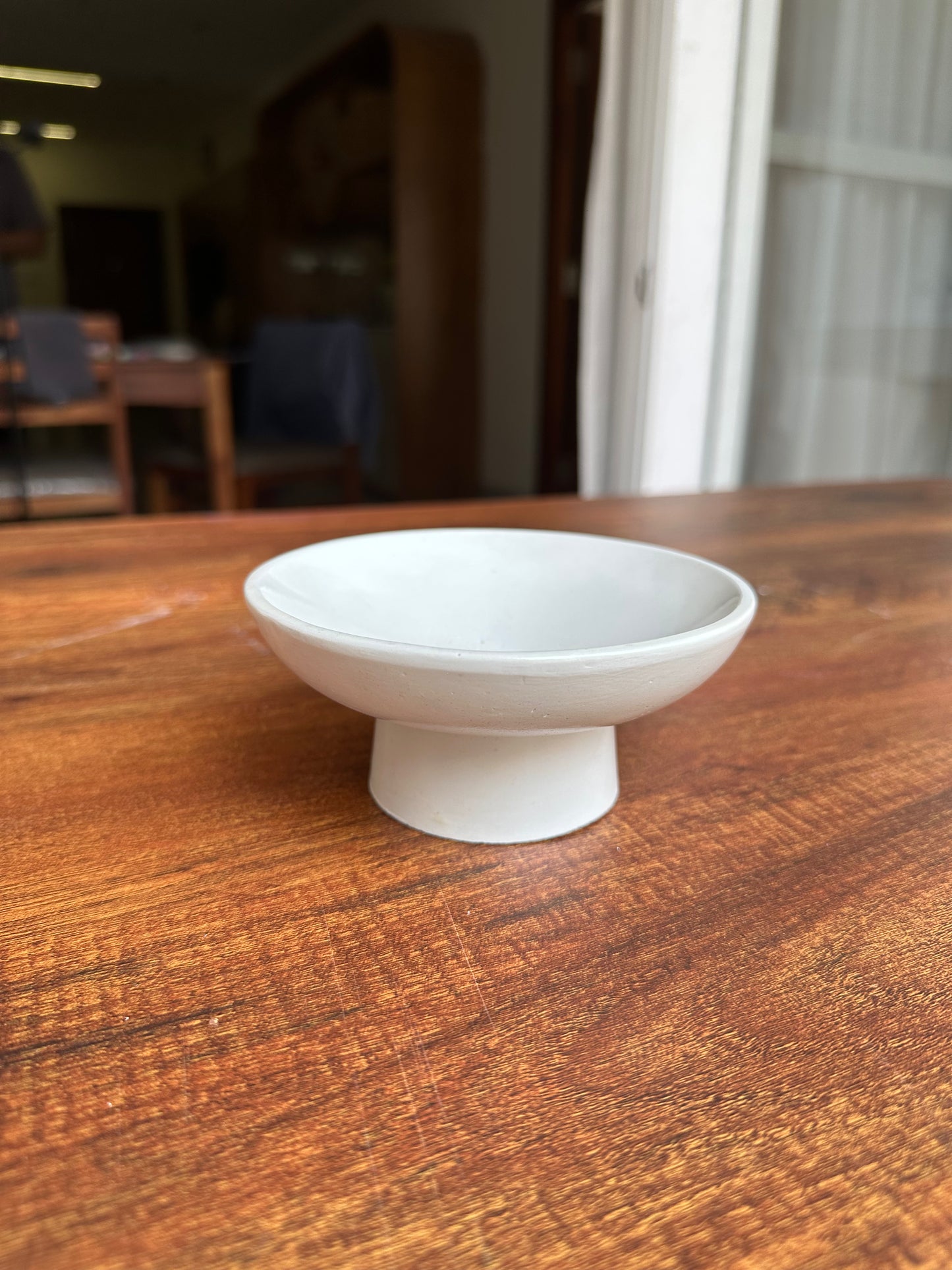 Pedestal bowl