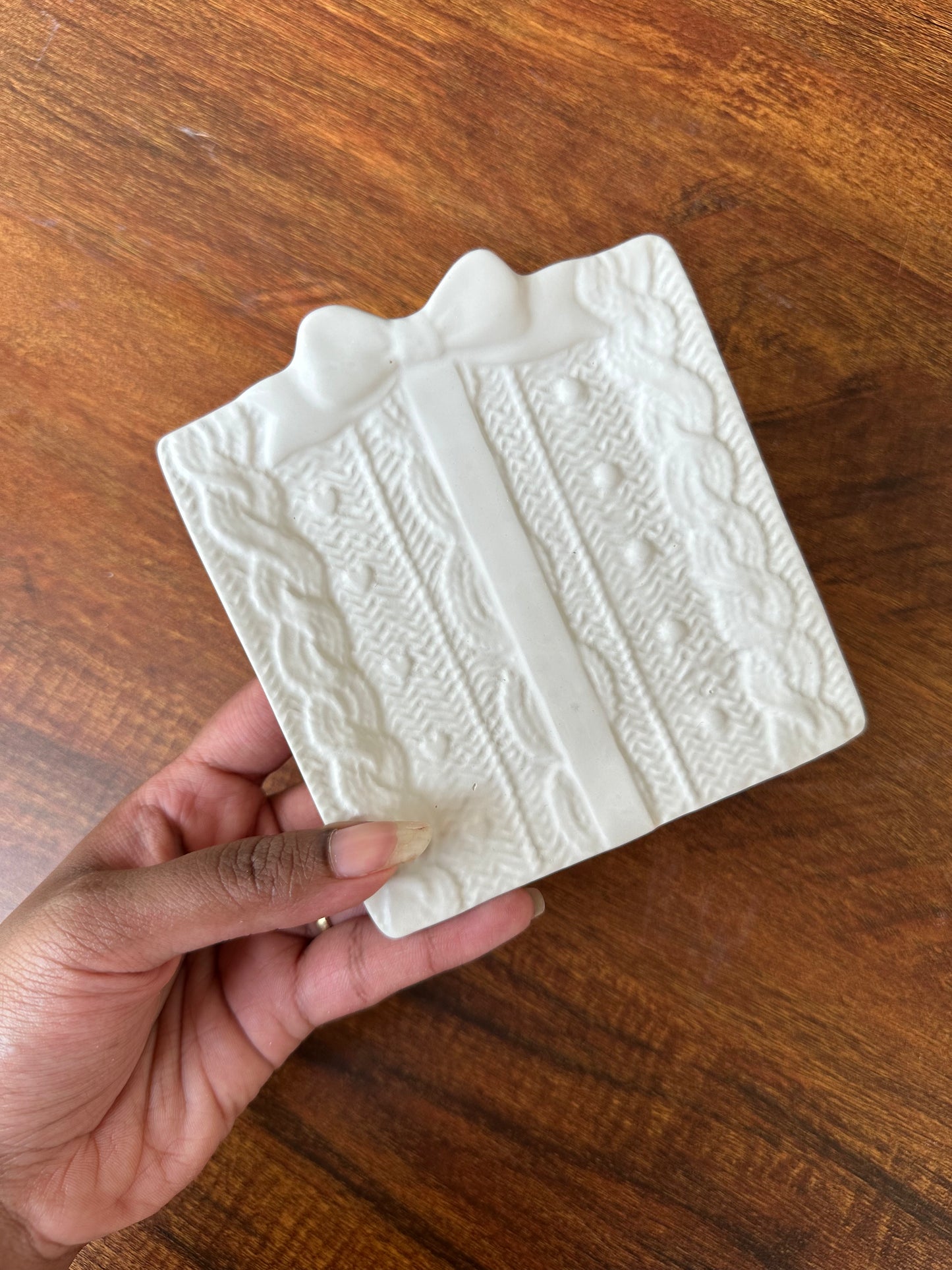 Vintage bow square tray