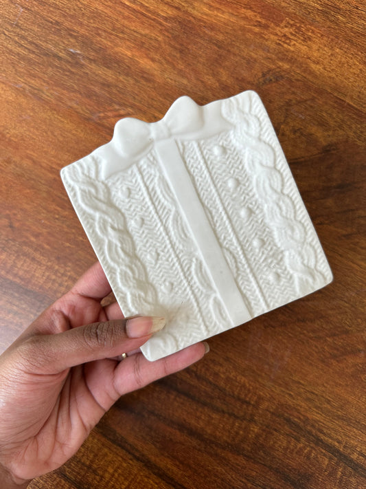 Vintage bow square tray